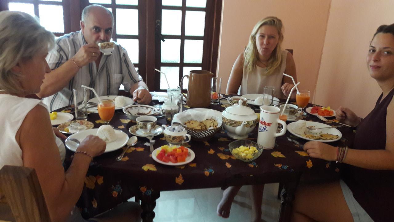 Apple Sara Home Stay แคนดี้ ภายนอก รูปภาพ