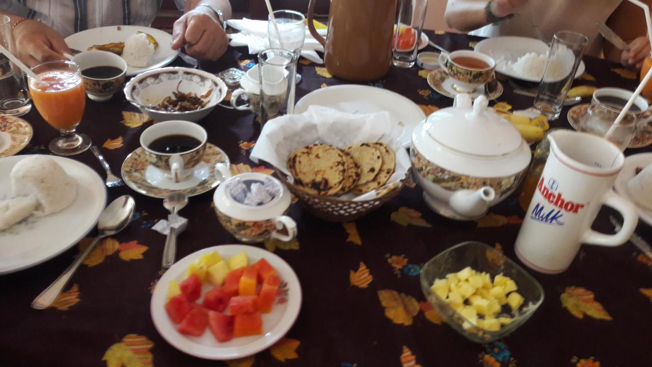 Apple Sara Home Stay แคนดี้ ภายนอก รูปภาพ