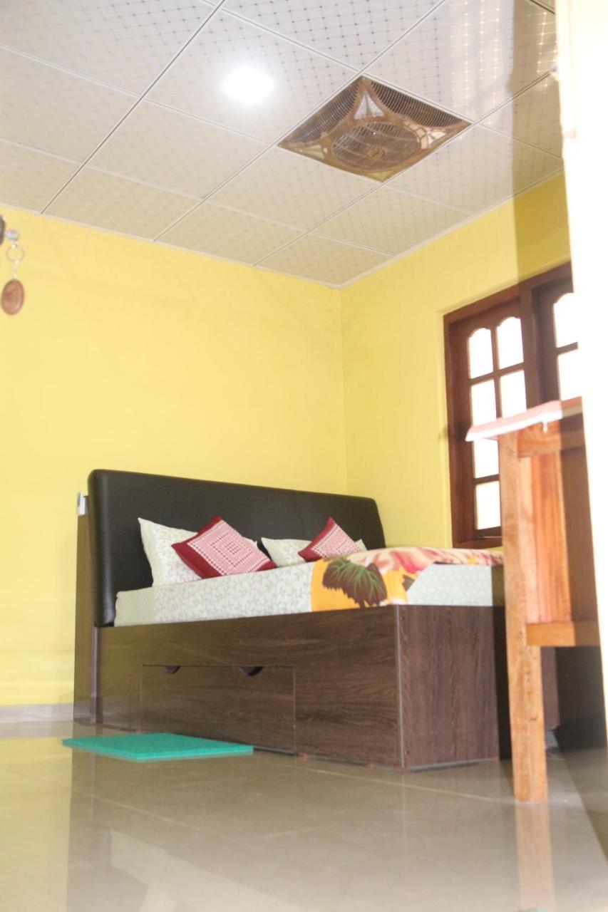 Apple Sara Home Stay แคนดี้ ภายนอก รูปภาพ